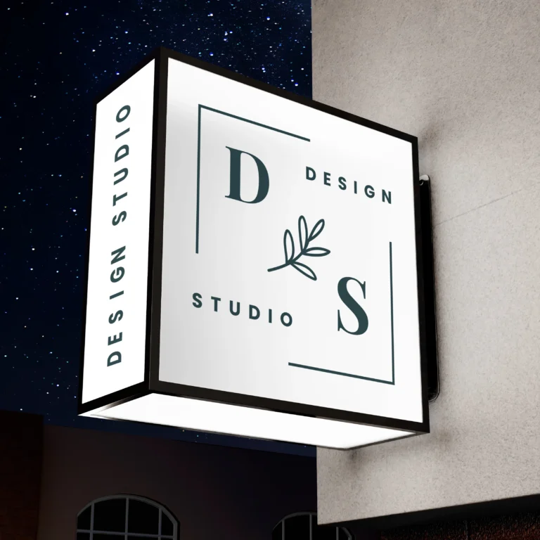 Duvara monte edilmiş şık ve minimalist ışıklı kutu tabela (Lightbox) örneği.